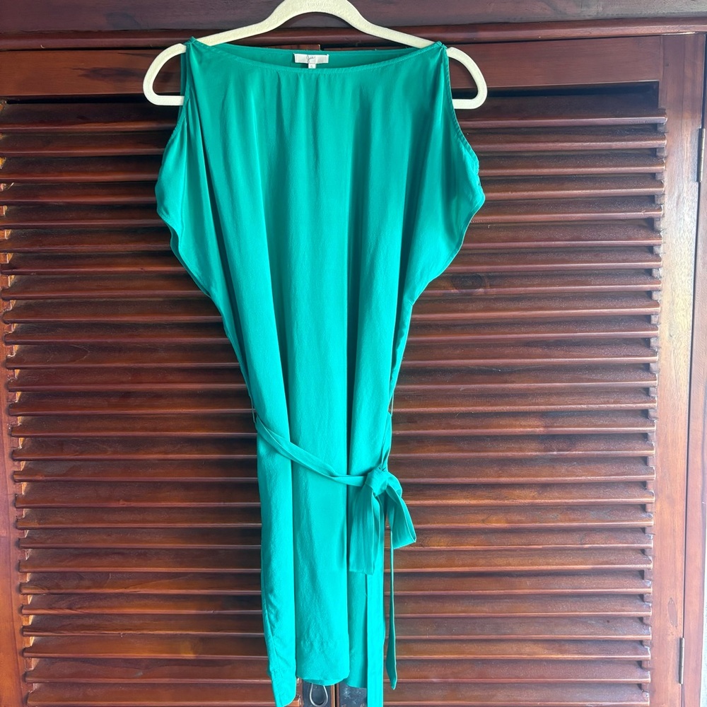 Joie size S Kelly green silk dress with tie at waist. Worn 3x.